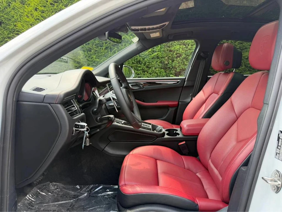 2023 Porsche Macan T - Image 4 of 5