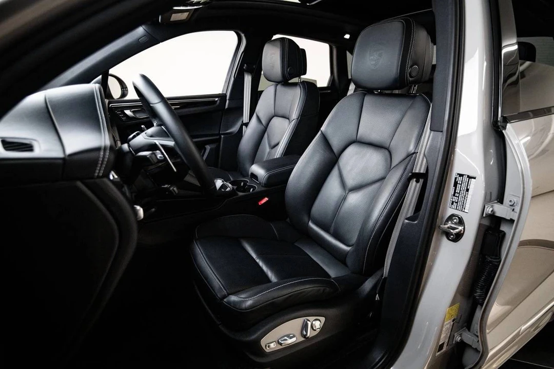 2023 Porsche Macan T - Image 5 of 5