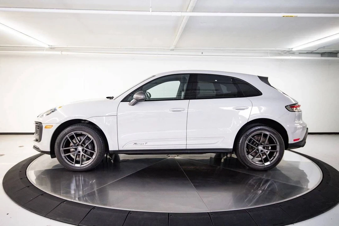 2023 Porsche Macan T - Image 3 of 5
