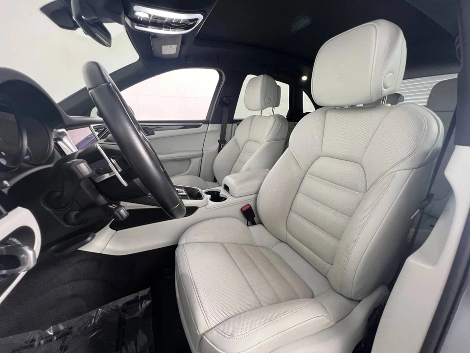 2023 Porsche Macan T - Image 5 of 5