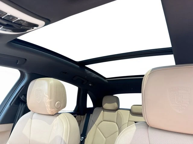 2023 Porsche Macan T - Image 17 of 20