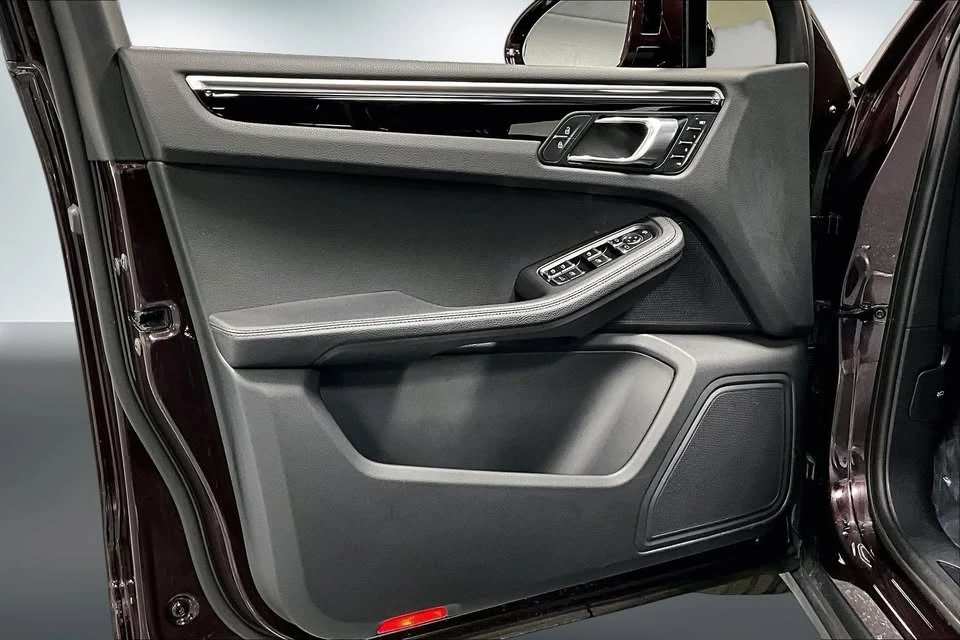 2023 Porsche Macan T - Image 13 of 17