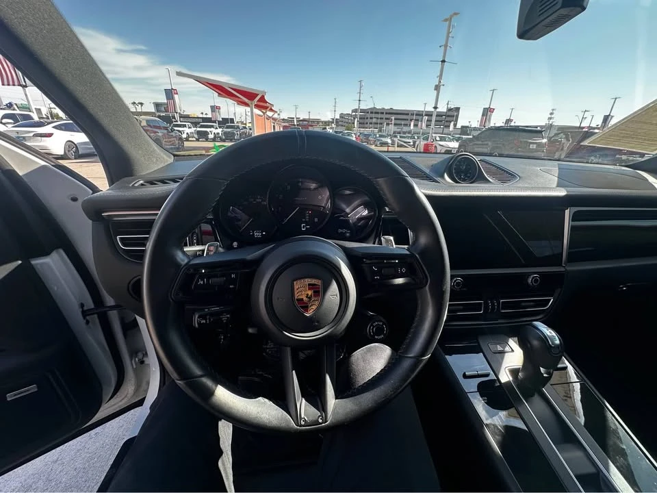 2023 Porsche Macan T - Image 5 of 9