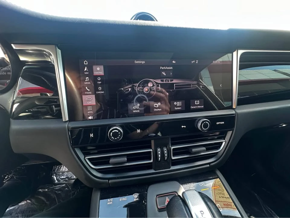 2023 Porsche Macan T - Image 7 of 9