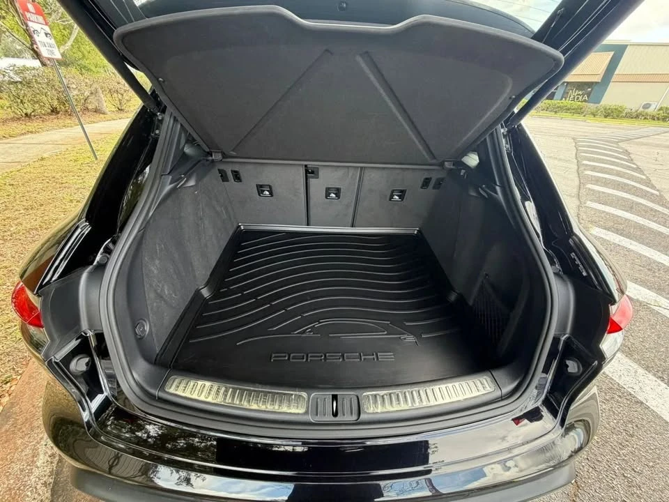 2023 Porsche Macan T - Image 12 of 13