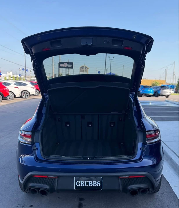 2023 Porsche Macan T - Image 5 of 9