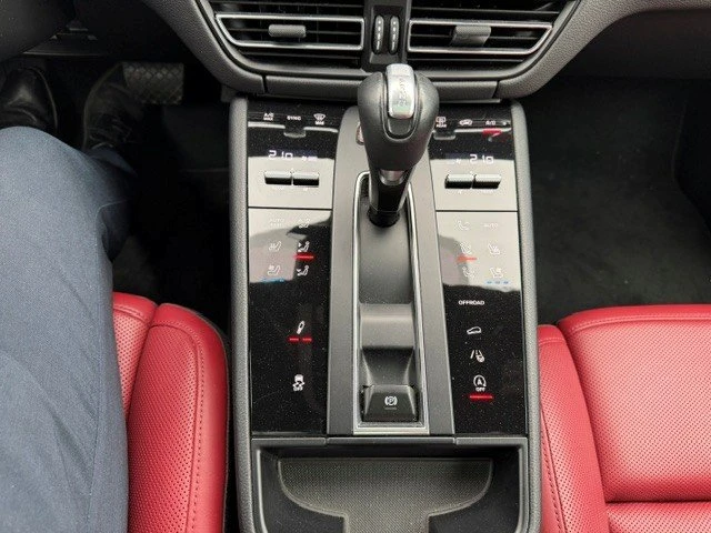 2023 Porsche Macan T - Image 18 of 19