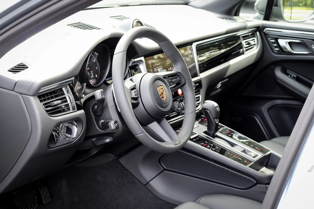 2023 Porsche Macan T - Image 15 of 21