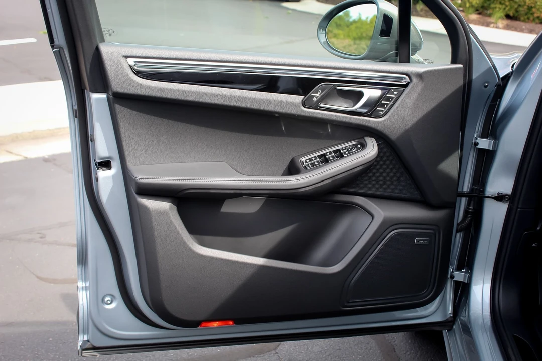 2023 Porsche Macan T - Image 16 of 21