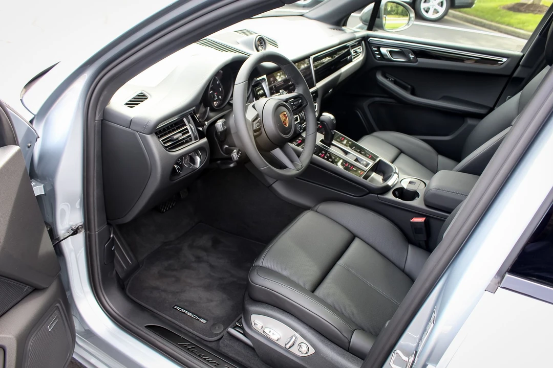 2023 Porsche Macan T - Image 17 of 21
