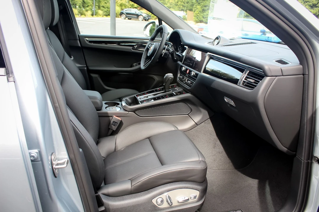 2023 Porsche Macan T - Image 18 of 21