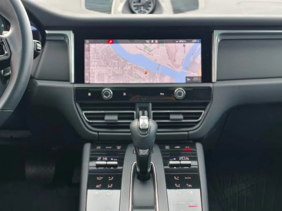 2023 Porsche Macan T - Image 7 of 10