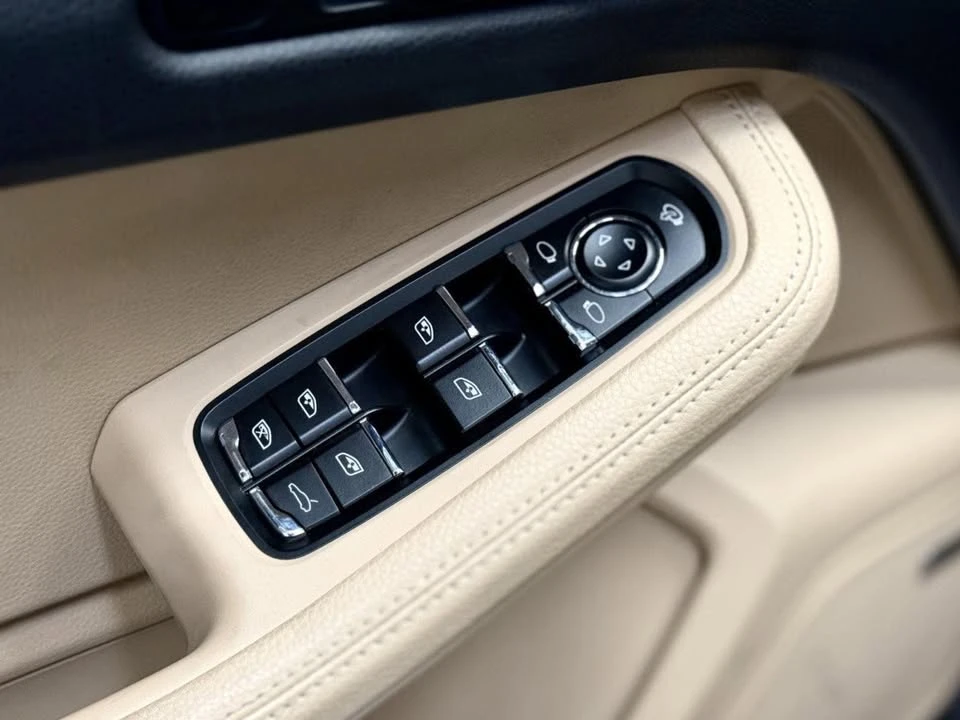 2023 Porsche Macan T - Image 12 of 20