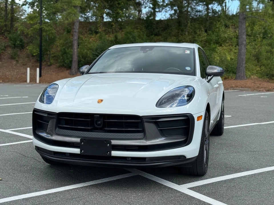 2023 Porsche Macan T - Image 3 of 12