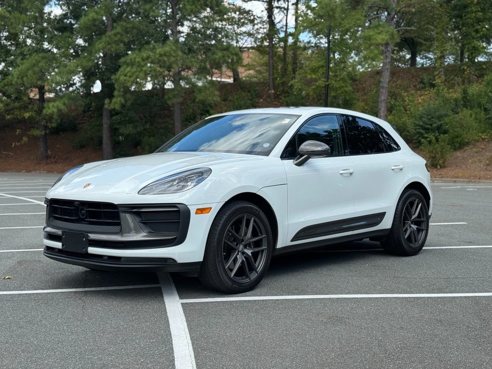 2023 Porsche Macan T - Image 4 of 12