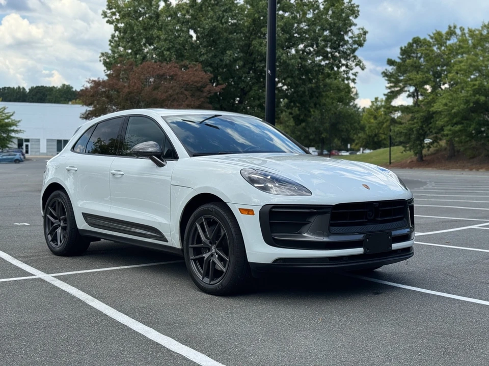 2023 Porsche Macan T - Image 16 of 21