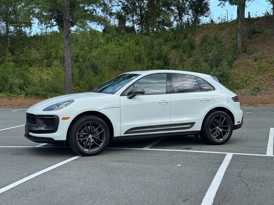 2023 Porsche Macan T - Image 5 of 12