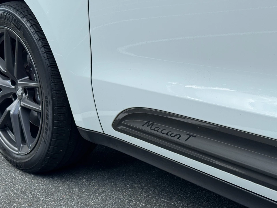 2023 Porsche Macan T - Image 18 of 21