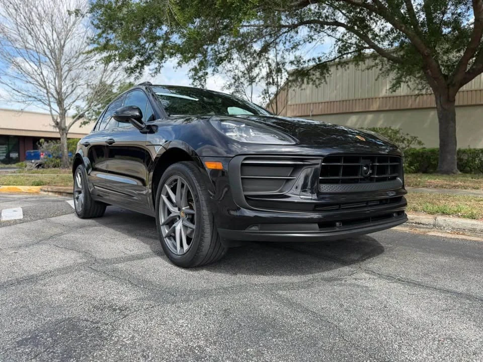 2023 Porsche Macan T - Image 11 of 20