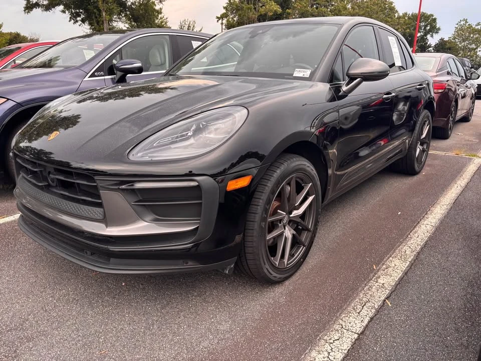 2023 Porsche Macan T - Image 4 of 4