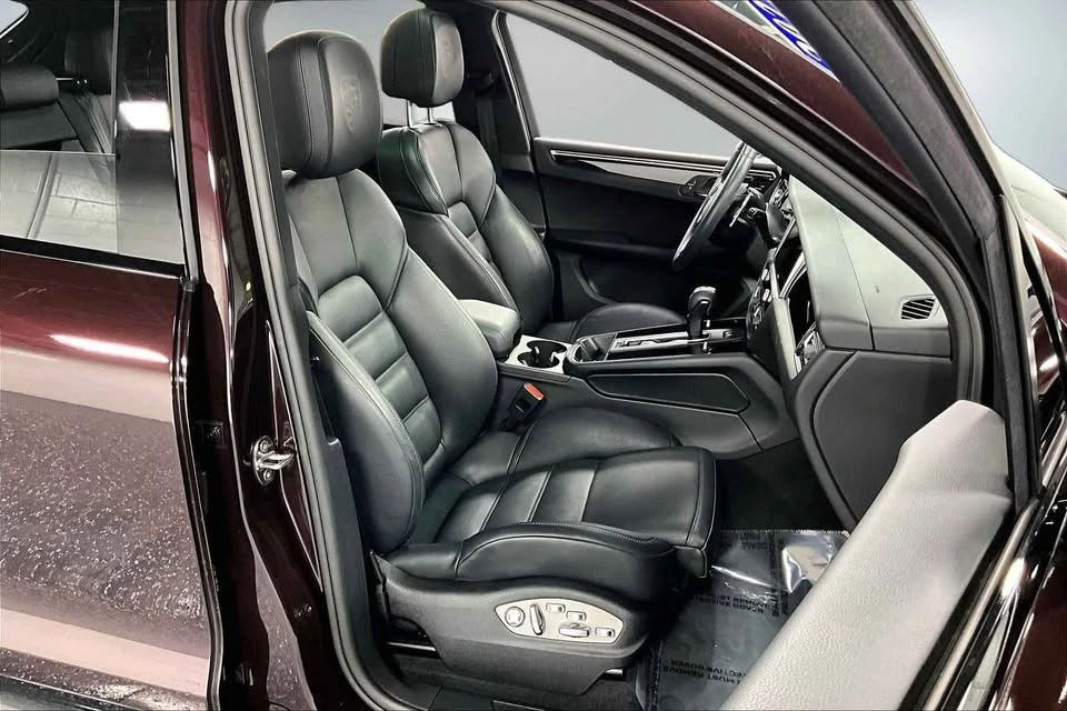 2023 Porsche Macan T - Image 19 of 20