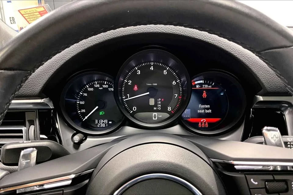 2023 Porsche Macan T - Image 11 of 20