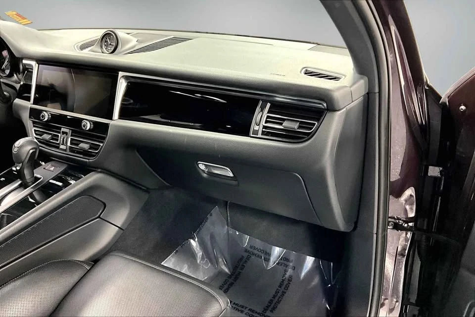 2023 Porsche Macan T - Image 18 of 20