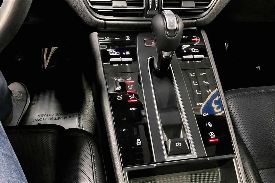 2023 Porsche Macan T - Image 13 of 20
