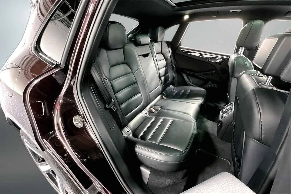 2023 Porsche Macan T - Image 17 of 20