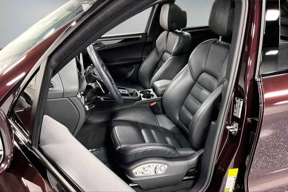 2023 Porsche Macan T - Image 15 of 20