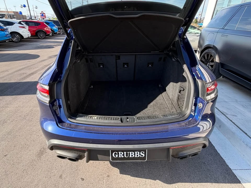 2023 Porsche Macan T - Image 5 of 9