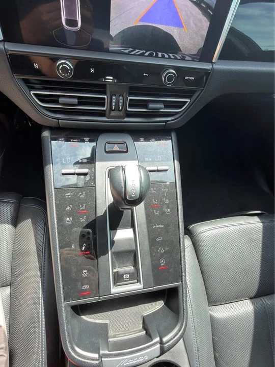 2023 Porsche Macan T - Image 9 of 10