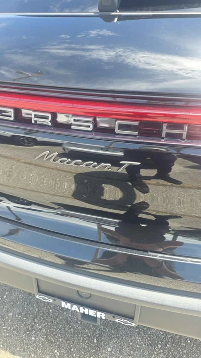 2023 Porsche Macan T - Image 18 of 20