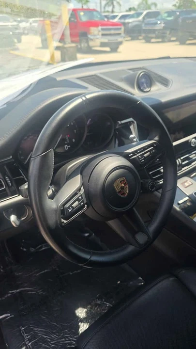 2023 Porsche Macan T - Image 12 of 20
