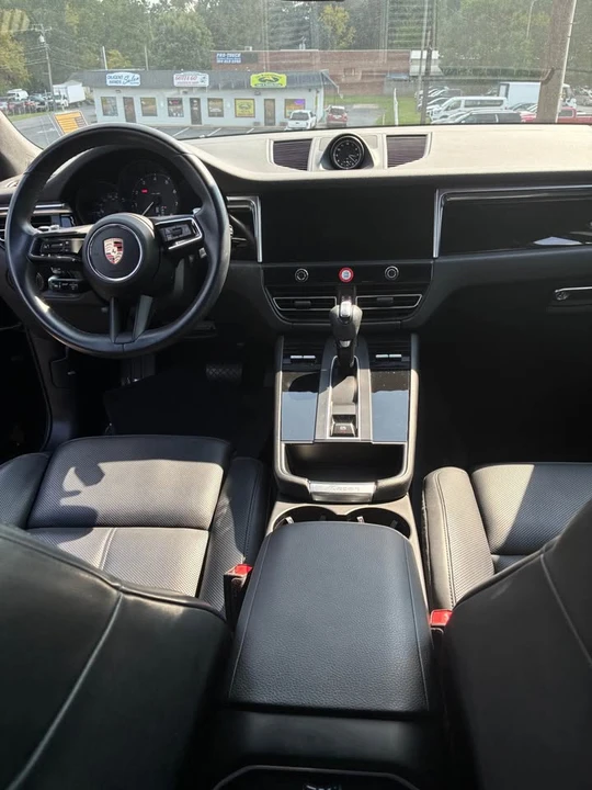 2023 Porsche Macan T - Image 9 of 9