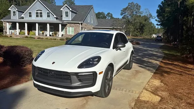 2023 Porsche Macan T Sport Utility 4D
