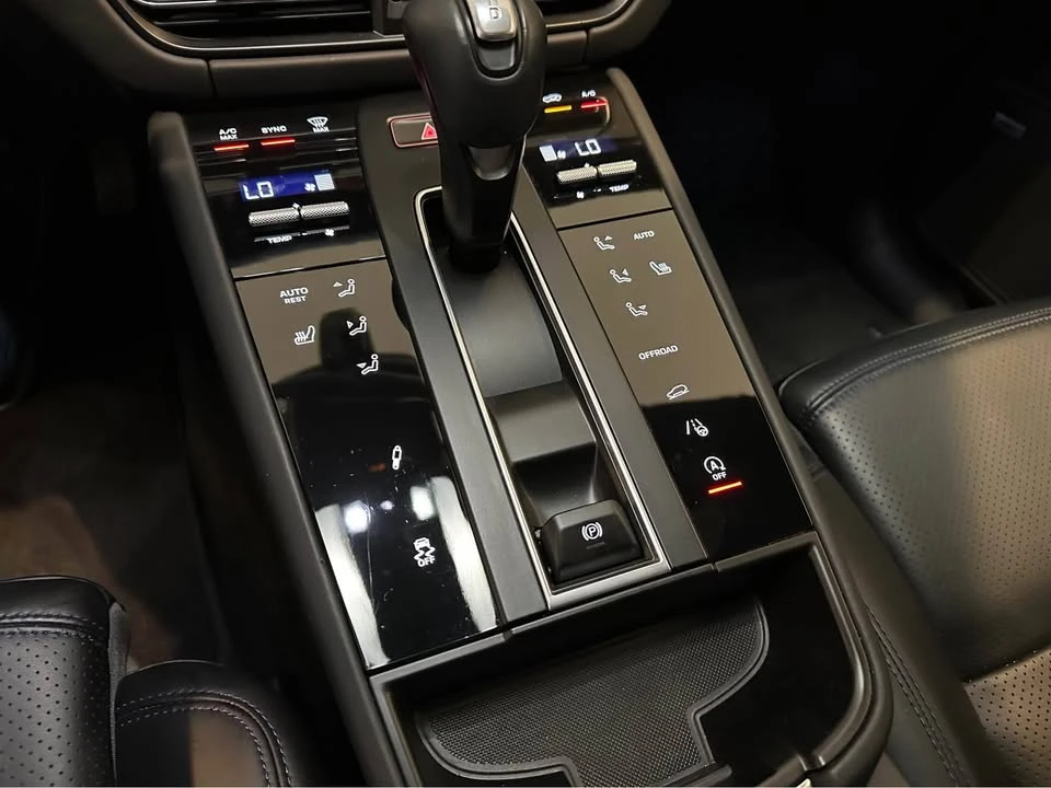 2023 Porsche Macan T - Image 6 of 15