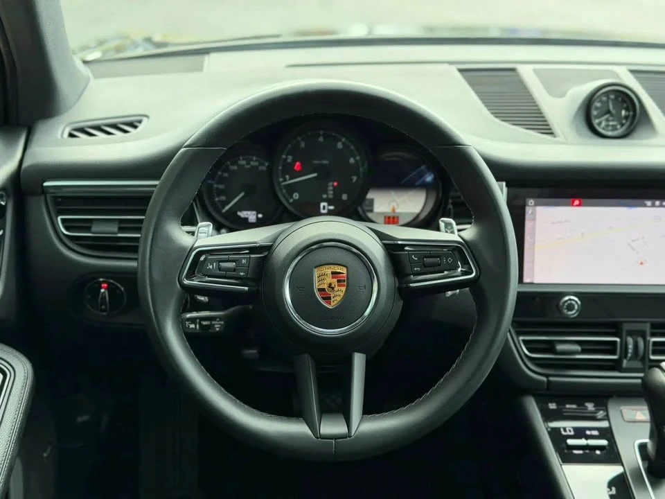 2023 Porsche Macan T - Image 8 of 12