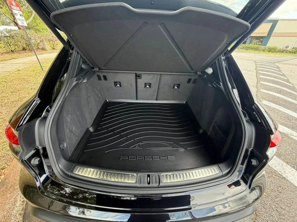 2023 Porsche Macan T - Image 18 of 18