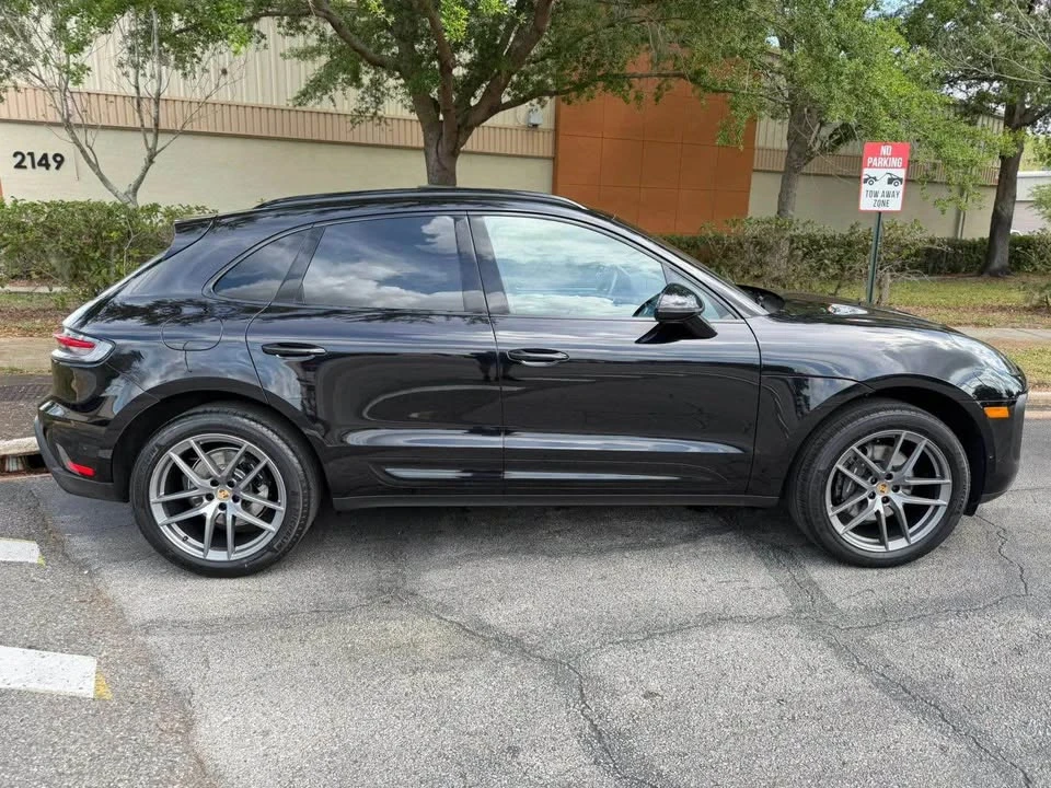 2023 Porsche Macan T - Image 7 of 18