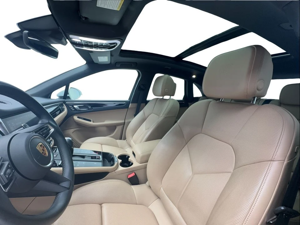 2023 Porsche Macan T - Image 19 of 31