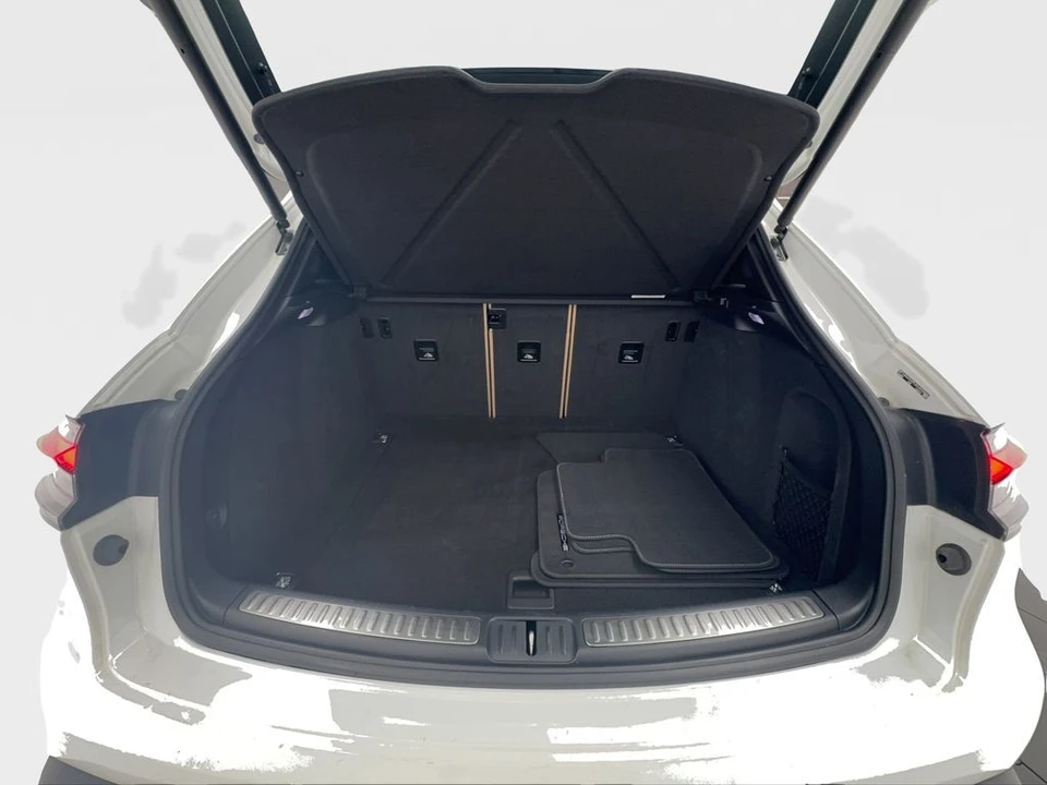 2023 Porsche Macan T - Image 17 of 31