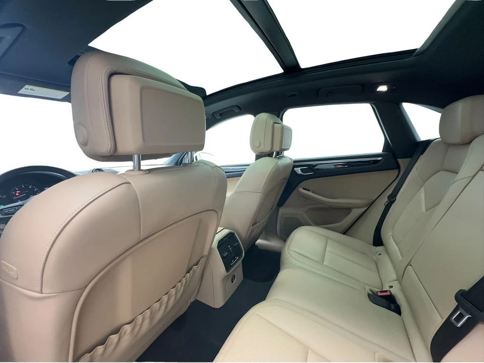 2023 Porsche Macan T - Image 24 of 31