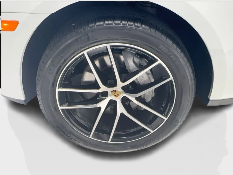 2023 Porsche Macan T - Image 13 of 31