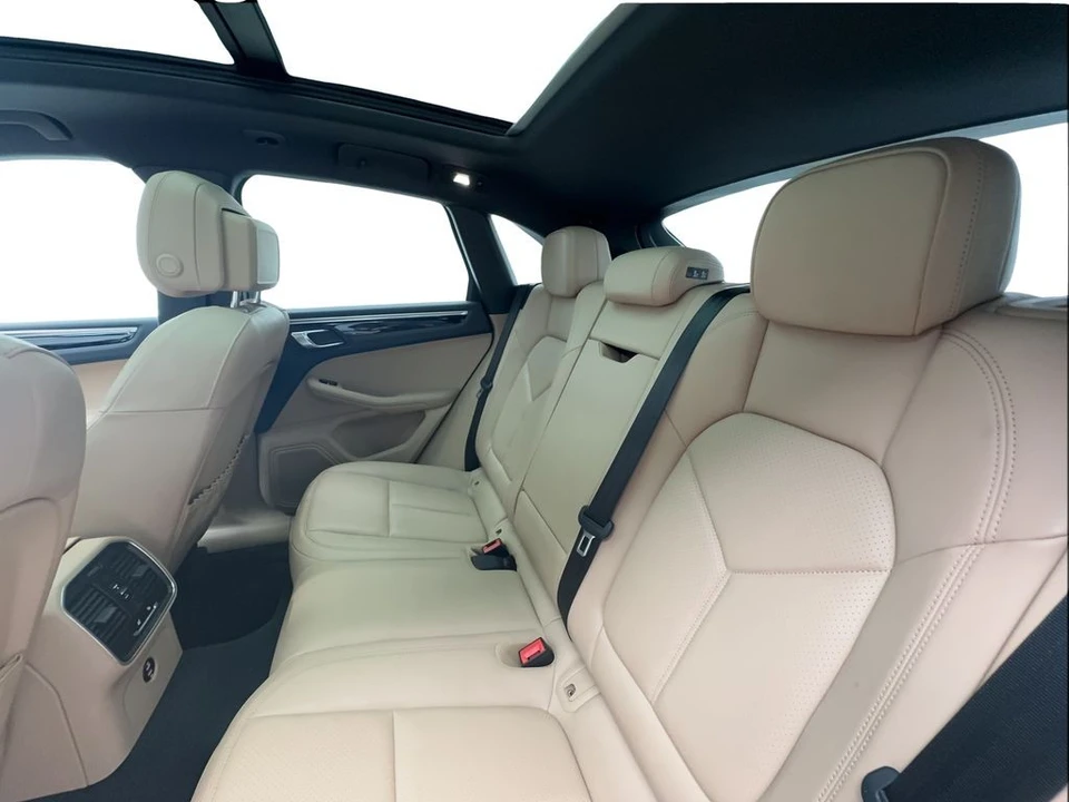 2023 Porsche Macan T - Image 25 of 31