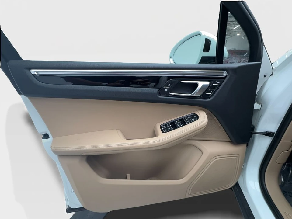 2023 Porsche Macan T - Image 23 of 31