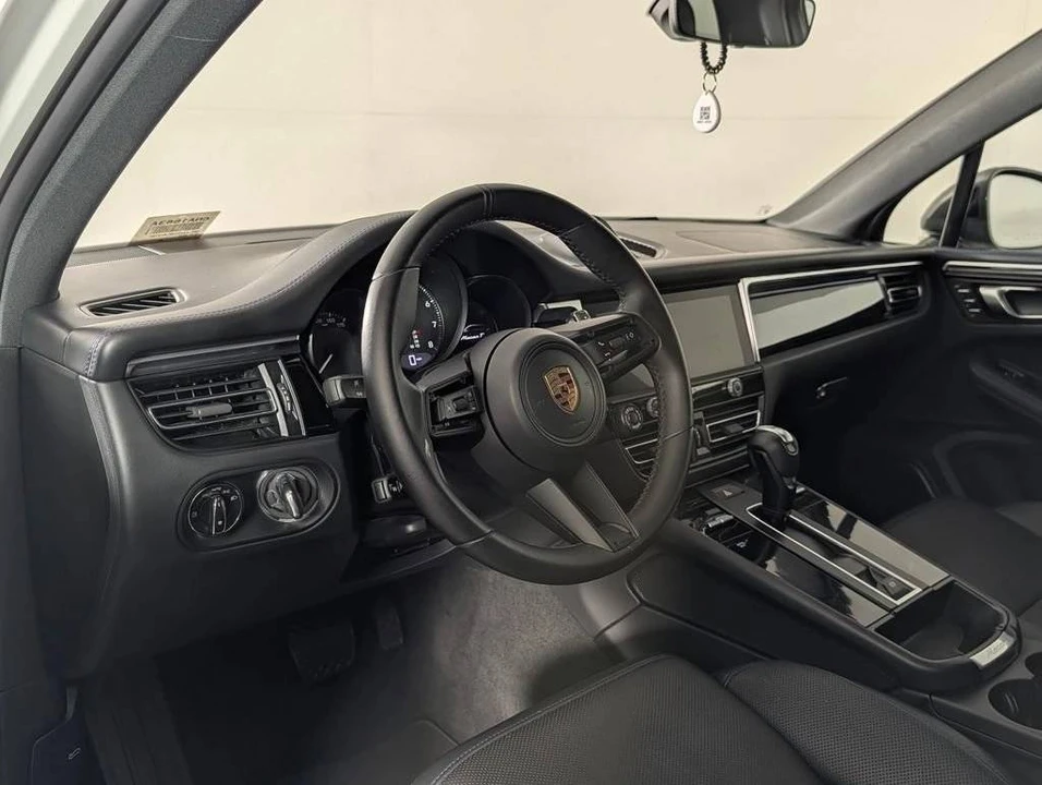 2023 Porsche Macan T - Image 4 of 5