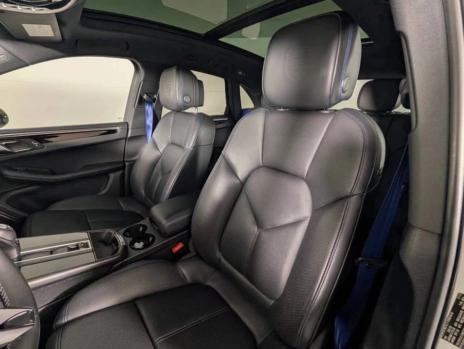 2023 Porsche Macan T - Image 5 of 5