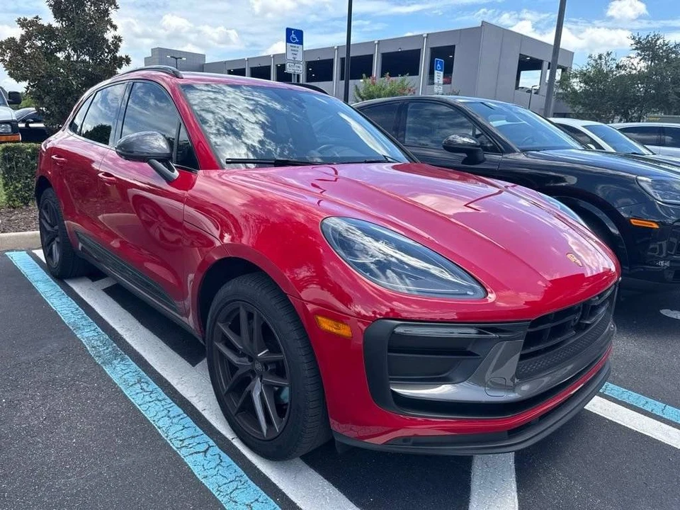 2023 Porsche Macan T - Image 4 of 5