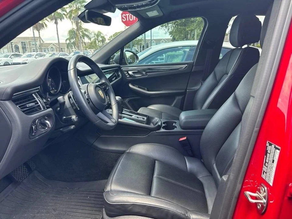 2023 Porsche Macan T - Image 5 of 5